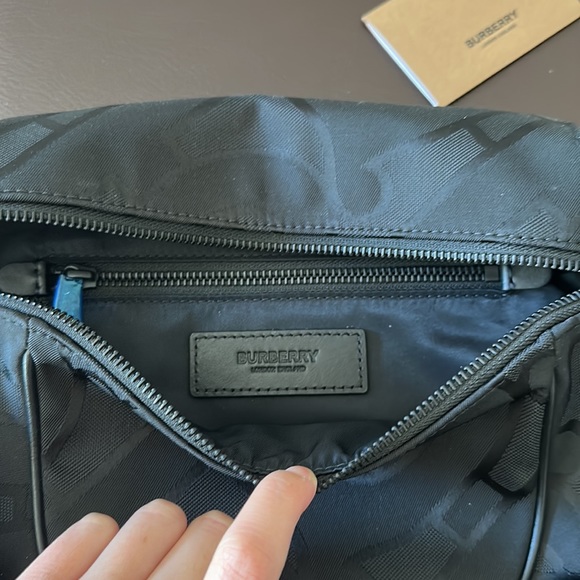 Burberry Crossbody Bag (unisex) - Picture 7 of 14